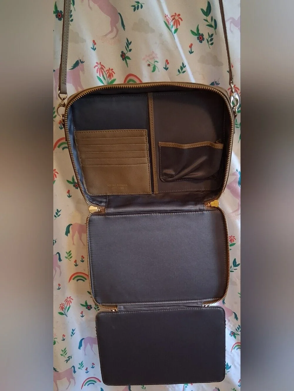 EUC Henri Bendel Tan Saffiano Leather Zip Around Casual Travel Wallet Purse Bag